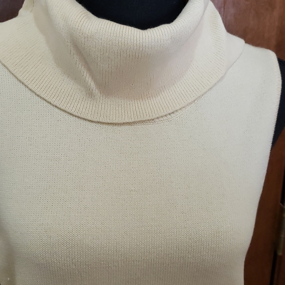 Liz Claiborne Large Sweater top w/short sleeves - Picture 6 of 12